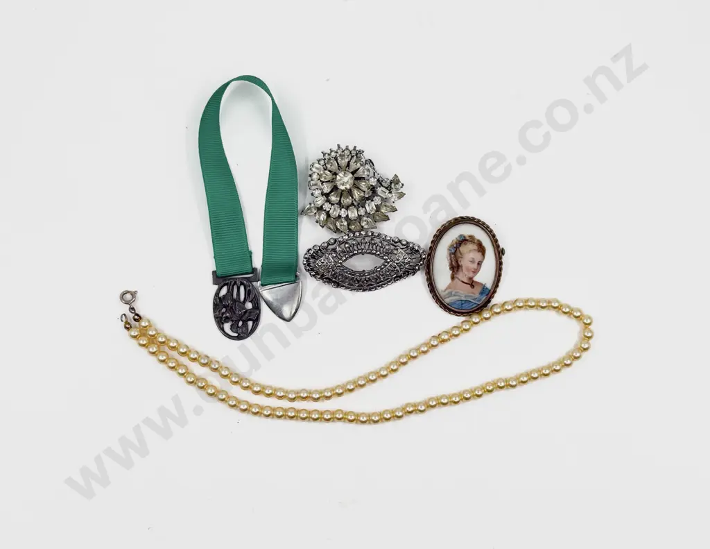 Single Strand Imitation Pearl Necklace Three Brooches and Bookmark Image 1++