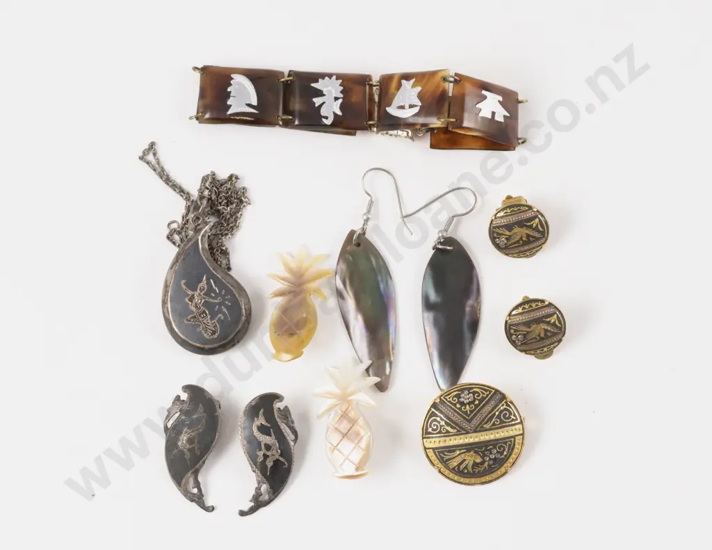 Vintage Damascene Brooch and Clip On Earrings Thai Silver and Others Image 1++