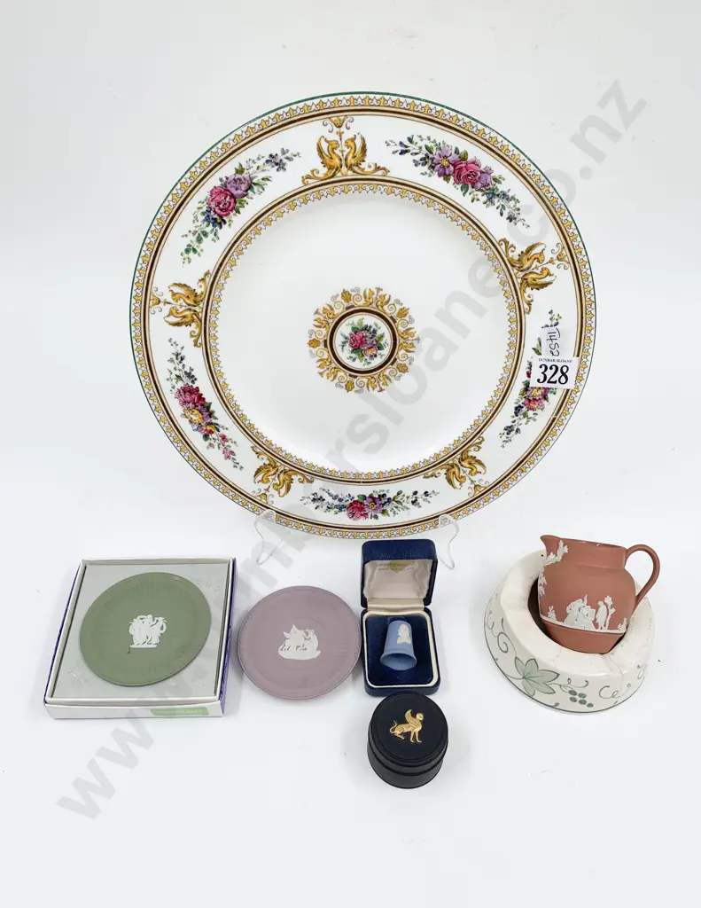 Small Quantity of Assorted Wedgwood Image 1++