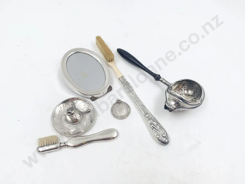 Small Quantity of Assorted Silver Accoutrements Etc Image 1++