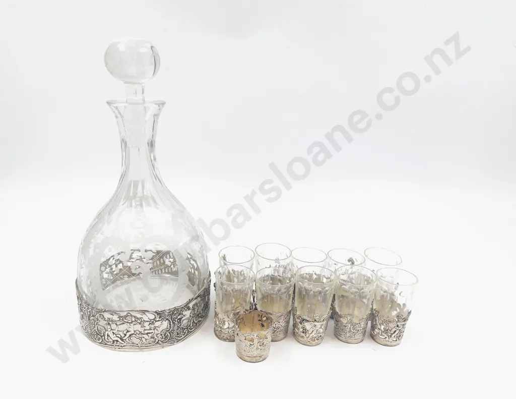 Glass Decanter with Silver Holders & Assorted Matching Liquor Glasses Image 1++