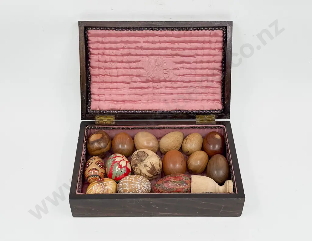 Quantity of Assorted Decorative Eggs in Painted Jewellery Box Image 1++