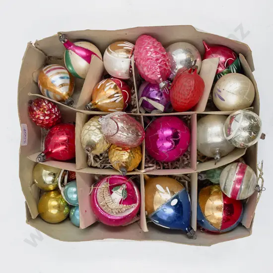 Quantity of Assorted Vintage Christmas Tree Baubles & Decorations