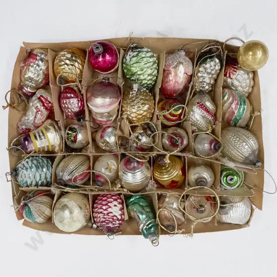 Quantity of Assorted Vintage Christmas Tree Baubles & Decorations