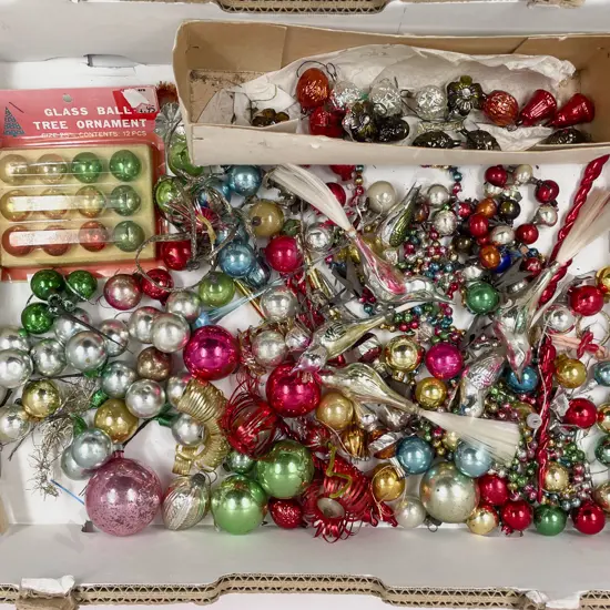 Quantity of Assorted Vintage Christmas Tree Baubles & Decorations