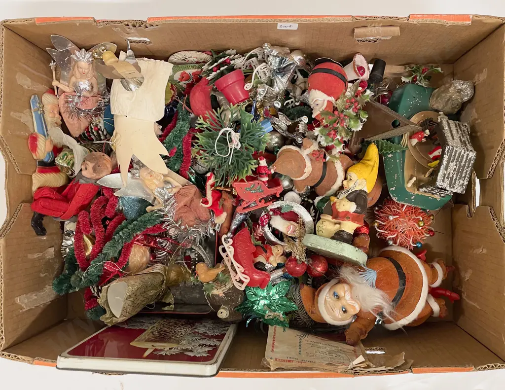 Quantity of Assorted Christmas Decorations Image 1++