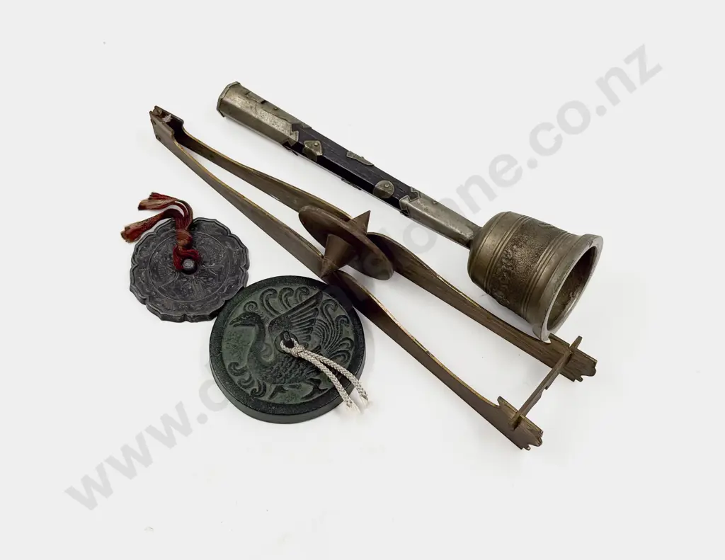 Small Quantity of Assorted Chinese Metal Ware Image 1++