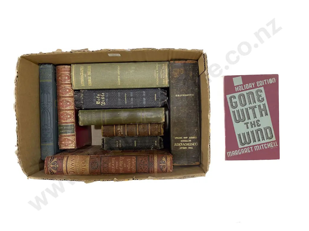 Box of Assorted Vintage Books Together with Gone With the Wind Holiday Edition Image 1++