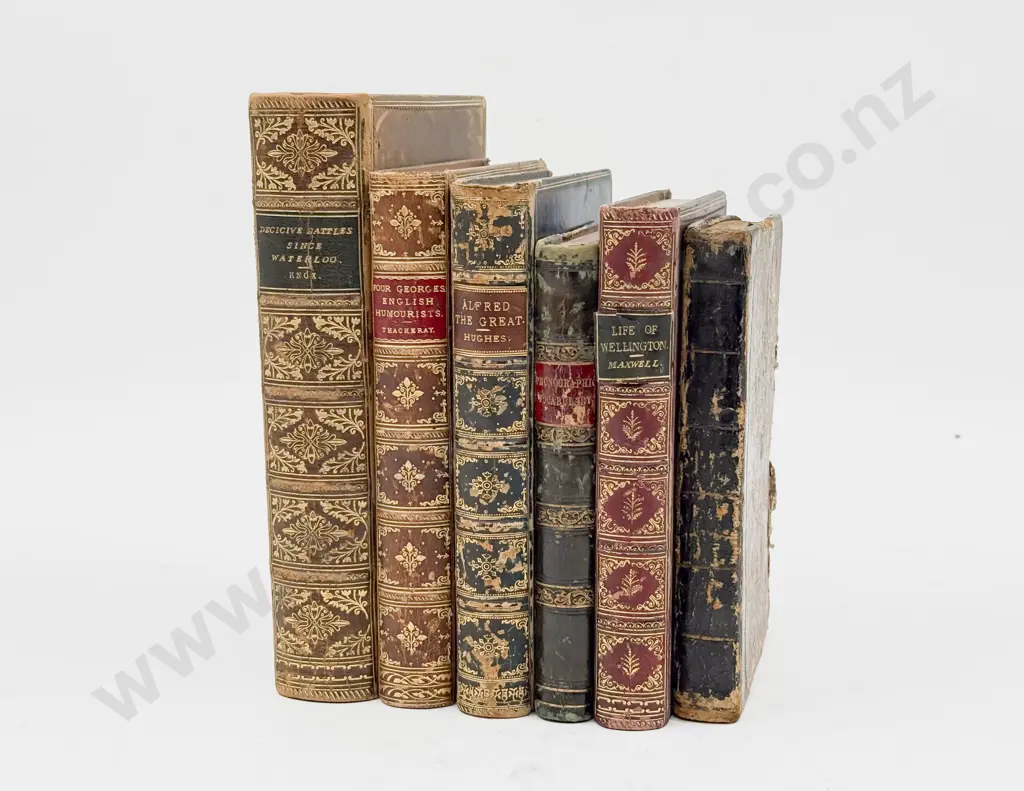 Quantity of Assorted Leather Bound Books Image 1++