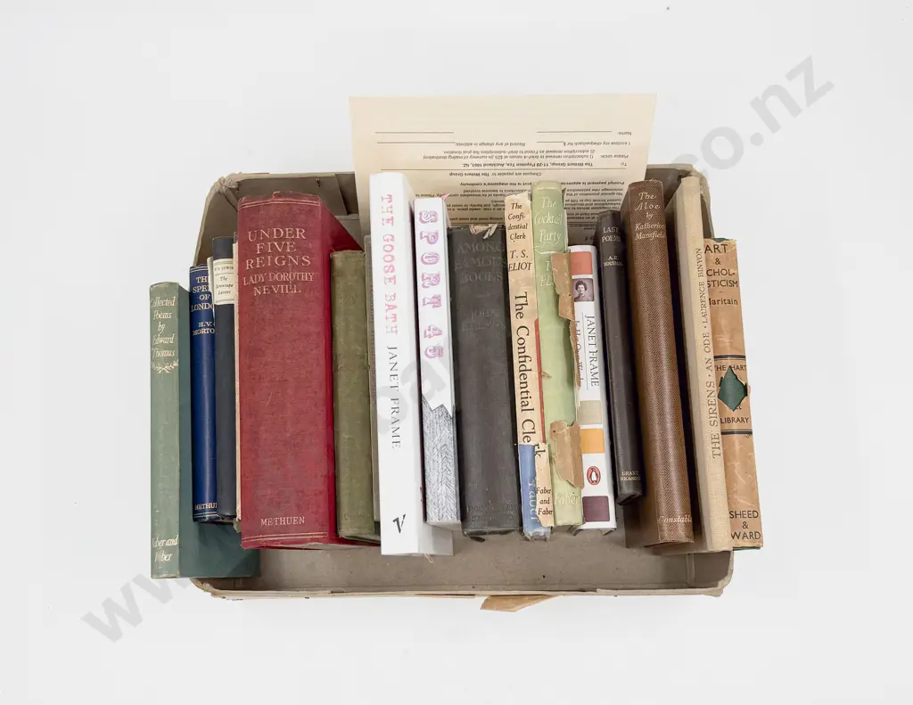 Quantity of Assorted Vintage Books Image 1++