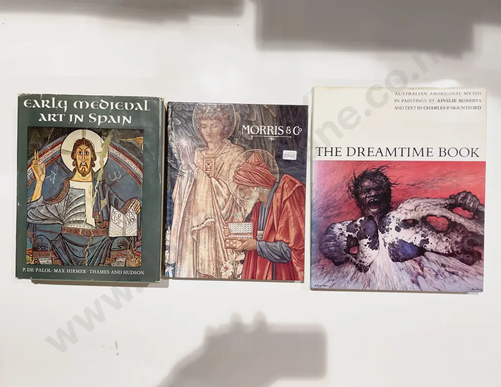 Quantity of Assorted Art Reference Etc Image 1++