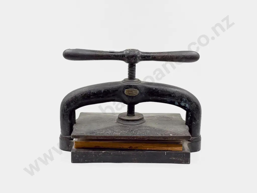 Vintage Cast Iron Book Press Image 1++