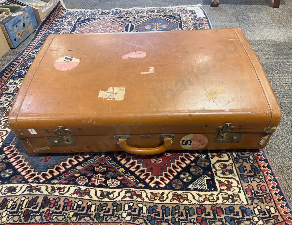 Vintage Suitcase Image 1++
