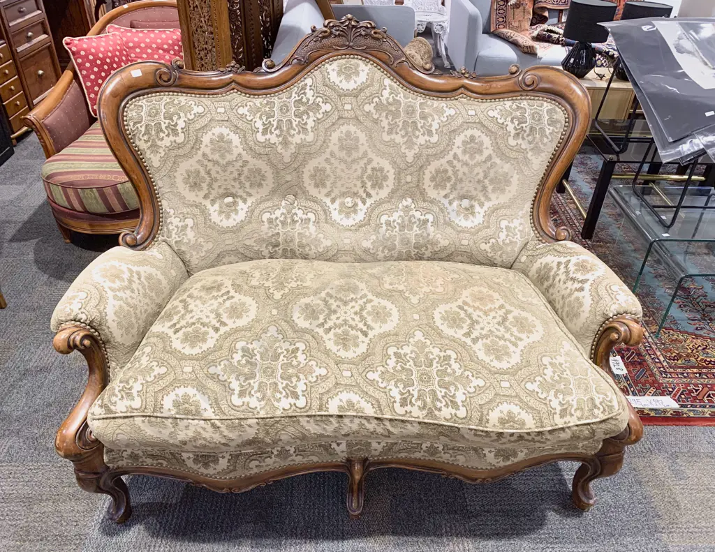 Victorian Style Parlour Sofa Image 1++