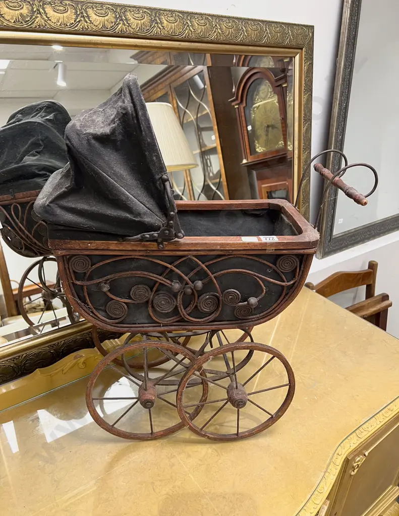 Vintage Dolls Pram Image 1++