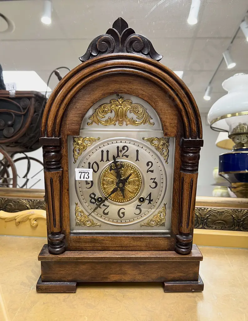 Arch Top Cased Mantle Clock Image 1++