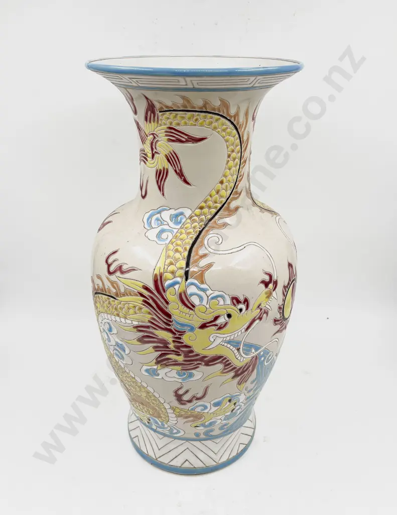 Chinese Dragon Decorated Vase Image 1++
