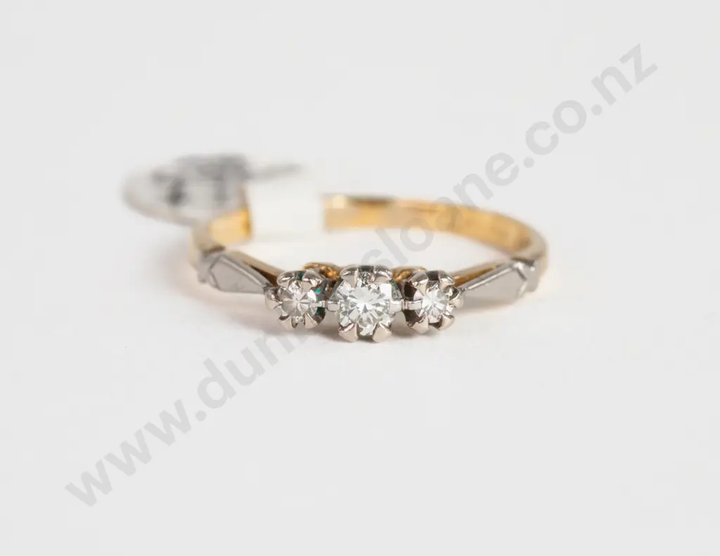18ct Three Stone Diamond Ring Image 1++