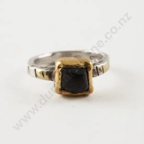 NZ Jeweller Barry Clarke 18ct and S/S Single Stone Onyx Ring