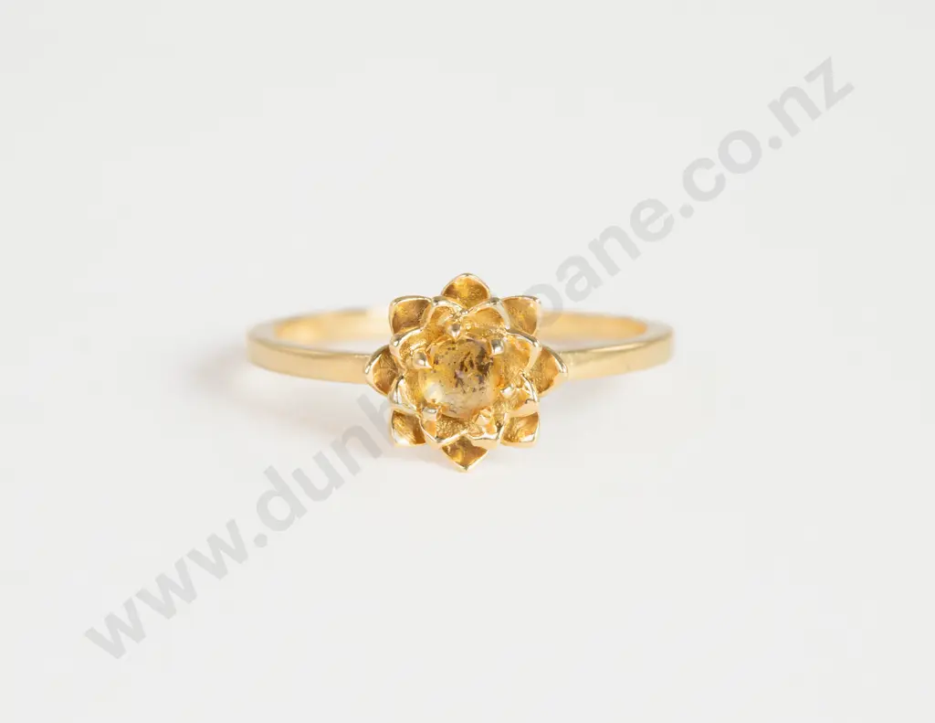 18ct Single Citrine Modern Dress Ring Image 1++