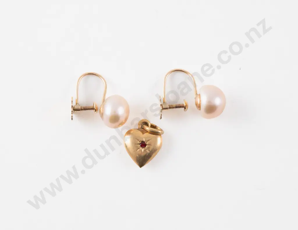Pair 9ct Cultured Pearl Stud Earrings Image 1++