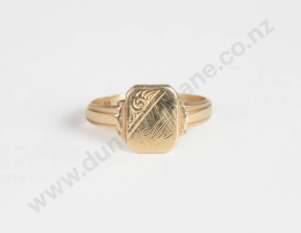14ct Signet Ring Image 1++