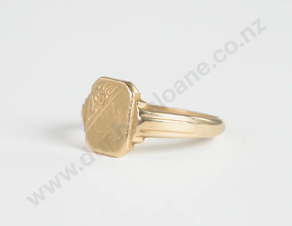 14ct Signet Ring Image 1++