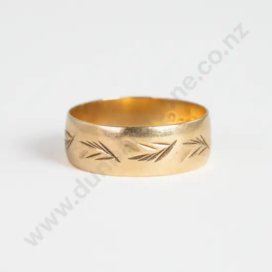 9ct Engraved Band Ring
