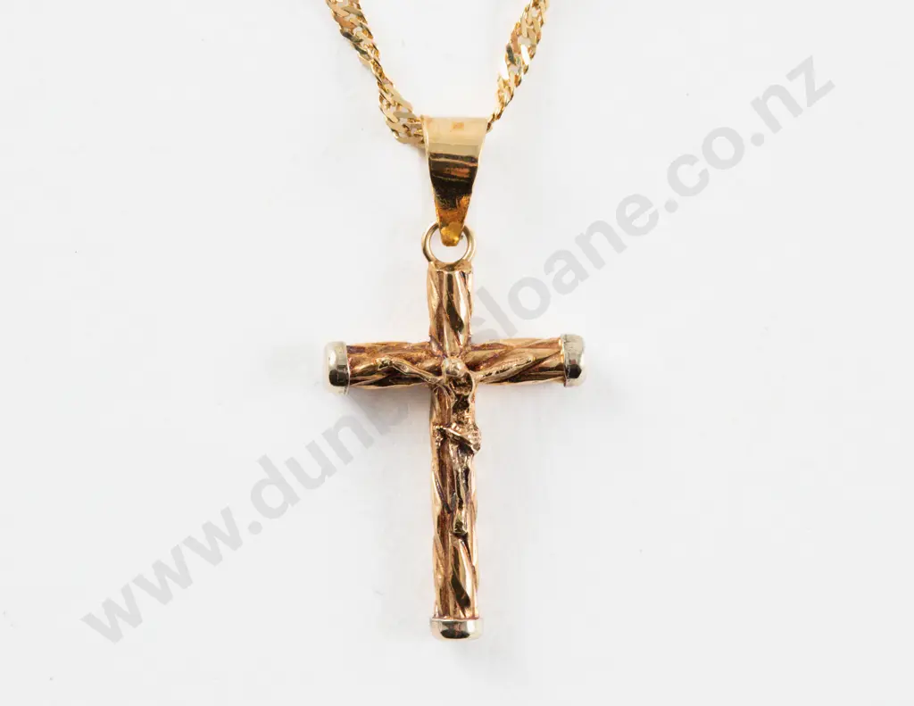 18ct Cross Pendant Image 1++