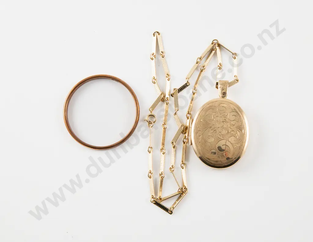 9ct Metal Core Engraved Photo Locket Image 1++