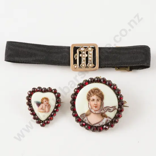 Victorian 9ct Initialled 'M' Seed Pearl Mourning Bracelet