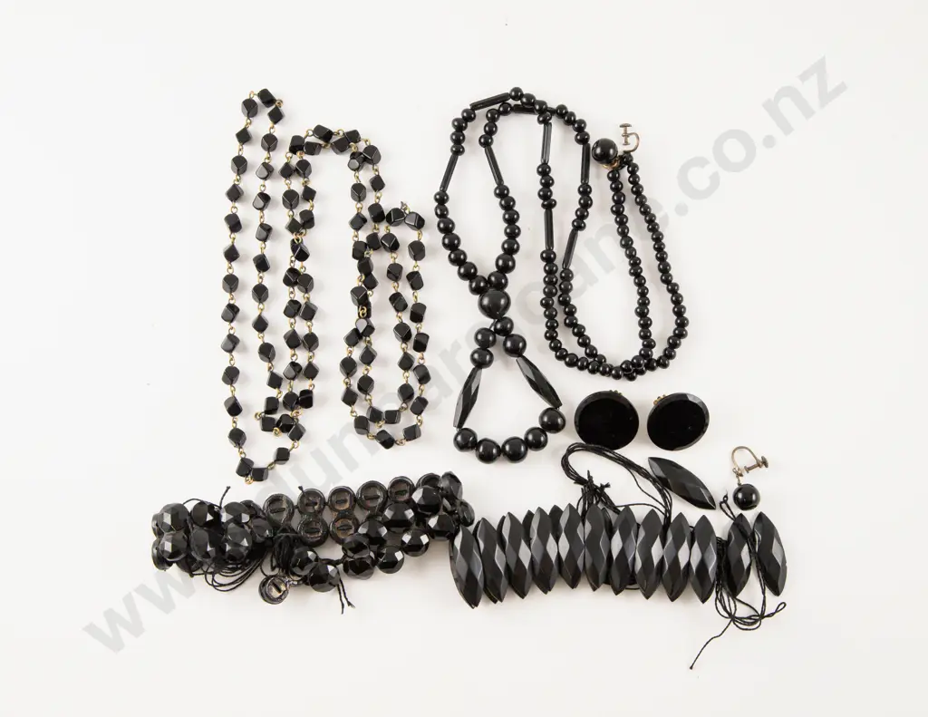 Collection Victorian French Jet Jewellery and Beads Image 1++
