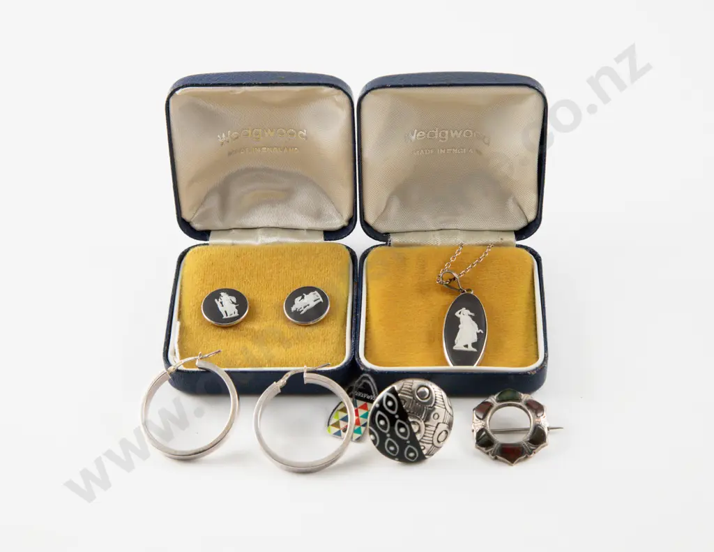 Collection of Assorted Sterling Silver Jewellery Image 1++