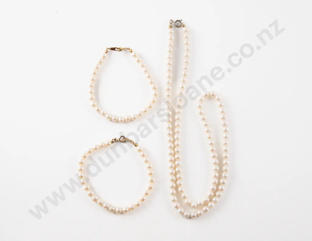 Single Strand Uniform Imitation Pearl Necklace and Two Bracelets Image 1++