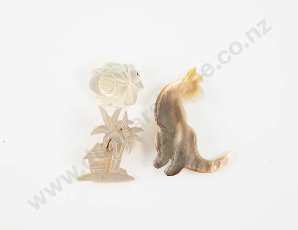 Collection of Three Vintage MOP Brooches Image 1++