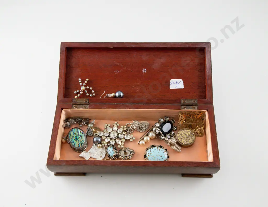 Collection of Assorted Costume Jewellery Image 1++