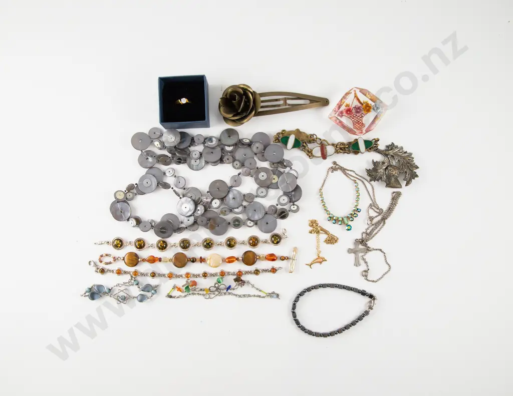 Collection of Assorted Costume Jewellery Image 1++