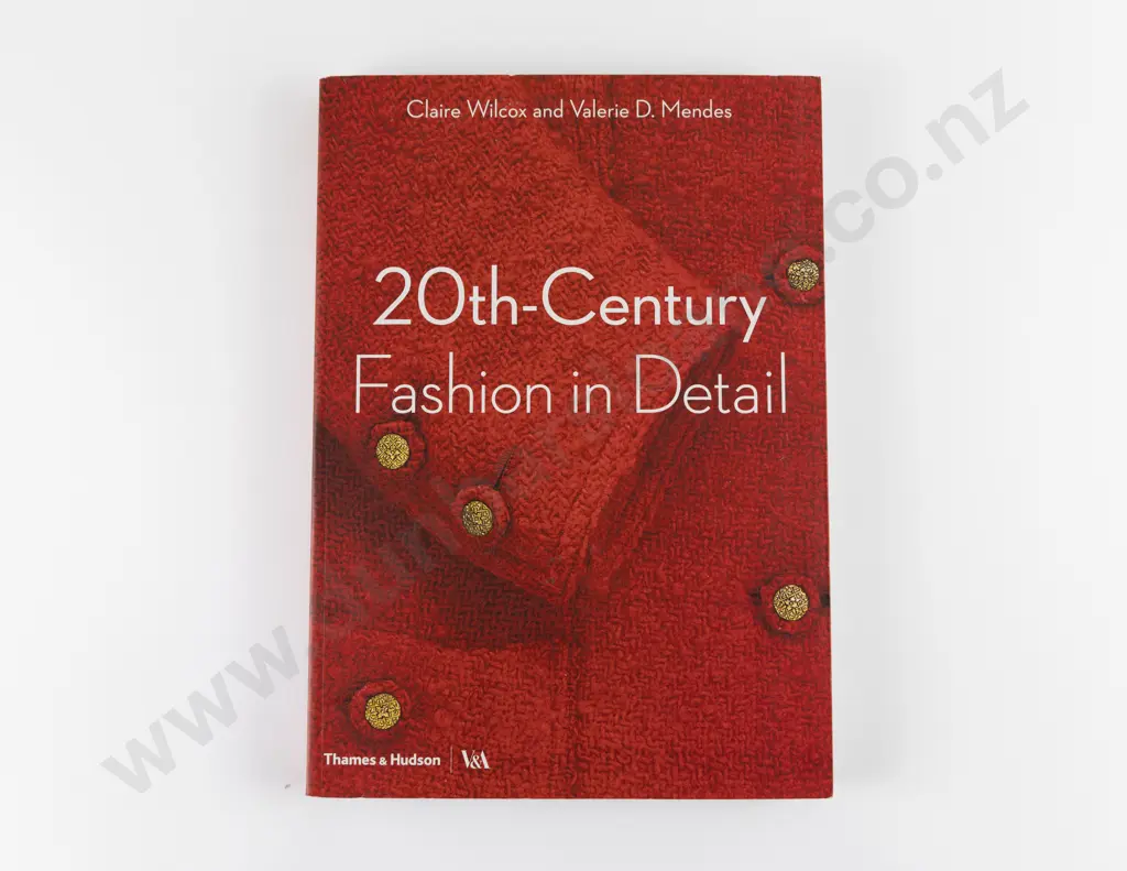 C20th Fashion in Detail Image 1++