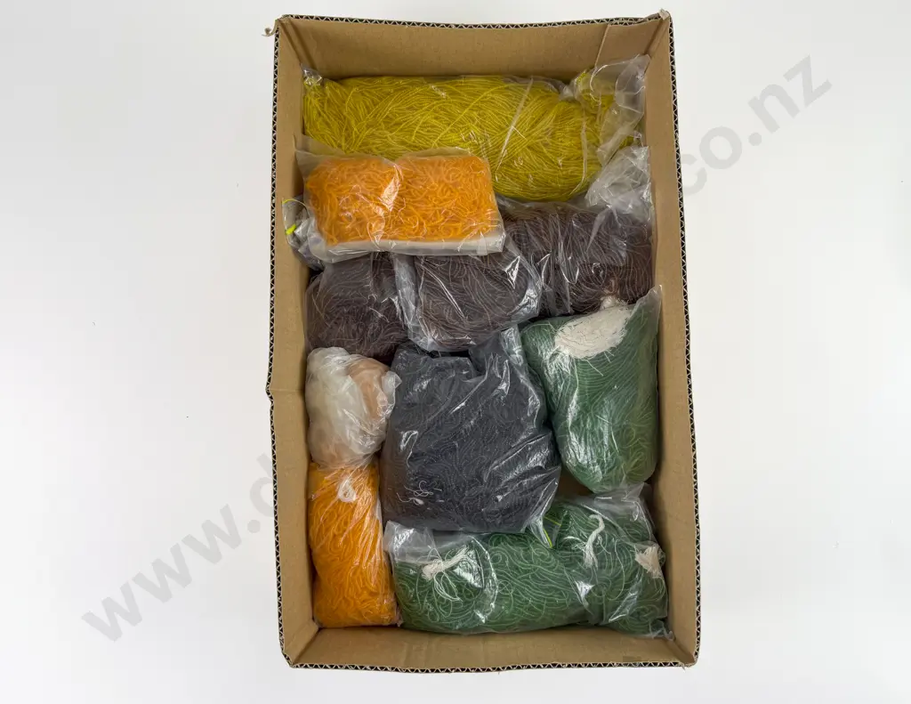 Large Quantity of Glass Seed Beads for Projects Image 1++