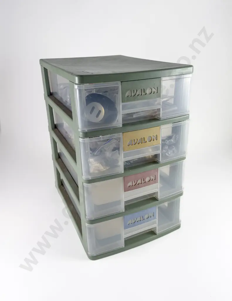 Large Quantity of Vintage and Modern Beads Image 1++