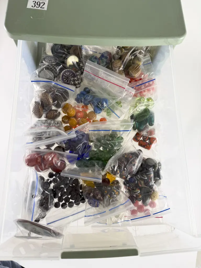 Large Quantity of Vintage and Modern Beads Image 1++