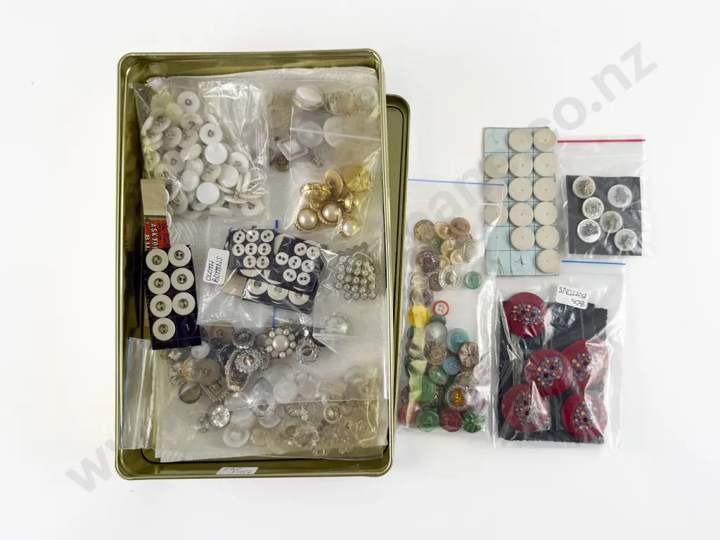 Vintage Quantity of MOP Plastic Linen and Various Buttons Image 1++