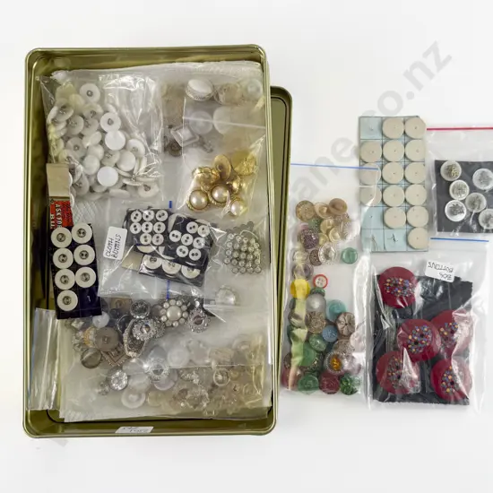 Vintage Quantity of MOP Plastic Linen and Various Buttons