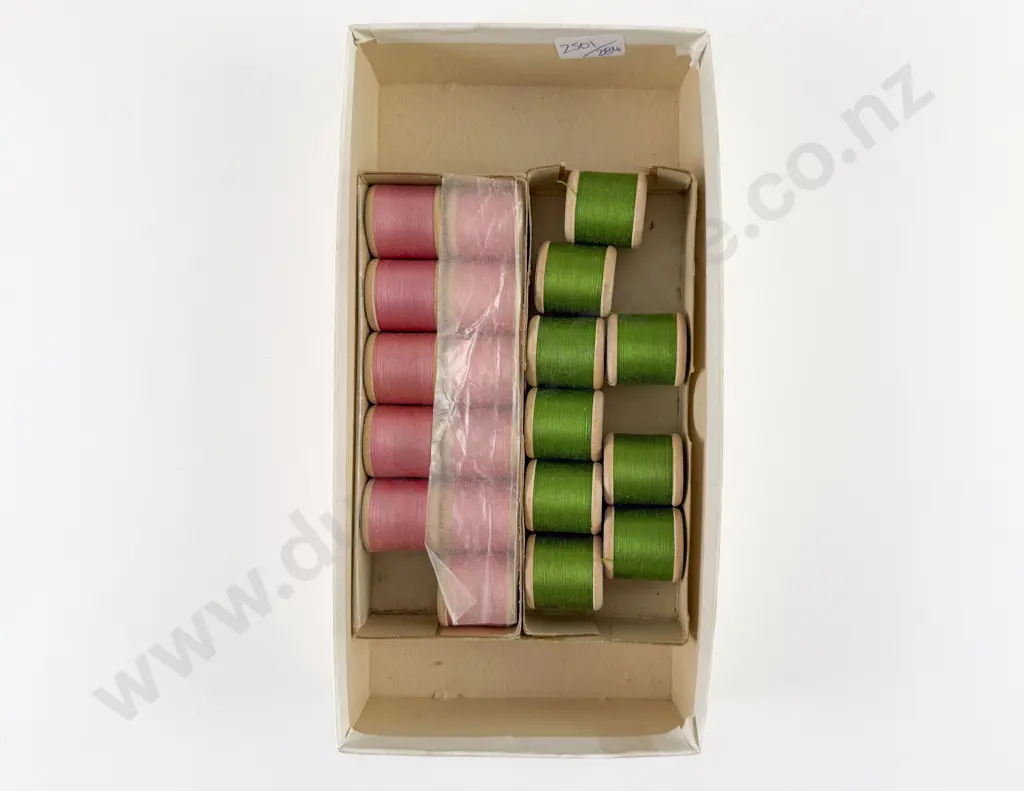 Quantity of Vintage Pink and Green Thread Image 1++