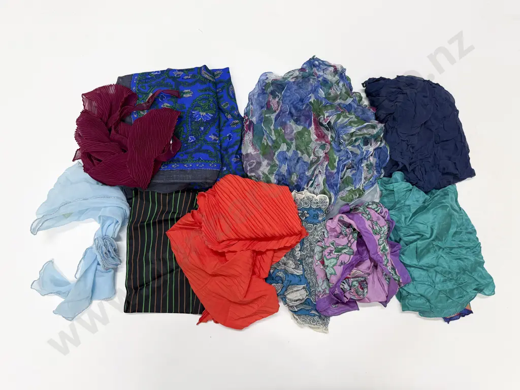 Twelve Various Mid C20th Head and Neck Scarfs Image 1++
