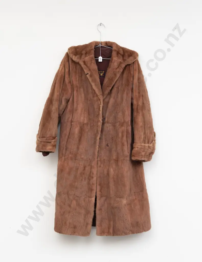 Mid C20th Full Length Fur Coat Image 1++