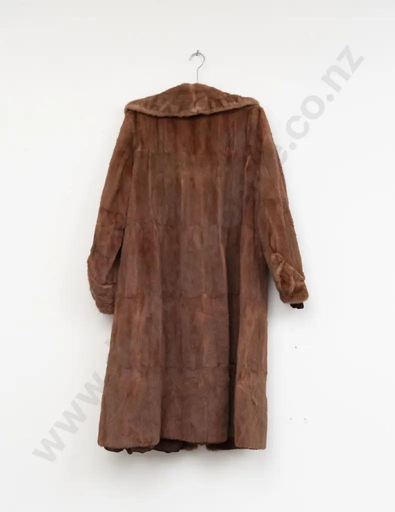 Mid C20th Full Length Fur Coat Image 1++