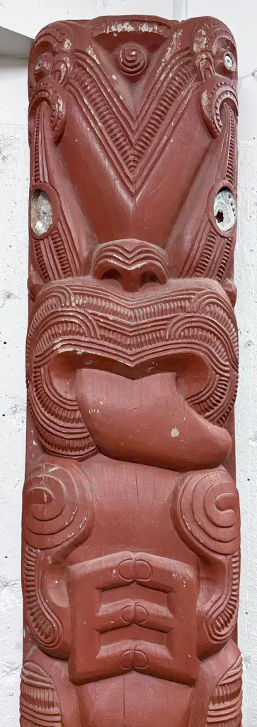 Pair of Early C20th Ngati Tarawhai Amo Image 1++