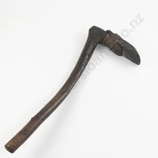 Toki Taraī (Hafted Adze) of Simple Form
