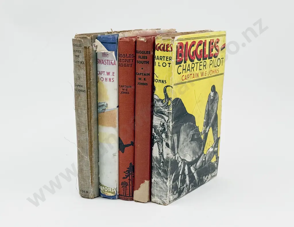 Five Captain W E Johns Biggles Volumes Image 1++